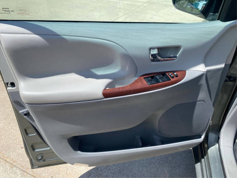 2012 Toyota Sienna
