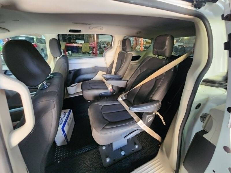 2022 Chrysler Voyager LX
