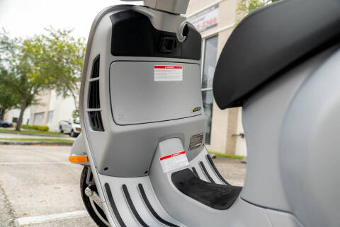 2023 Vespa 300