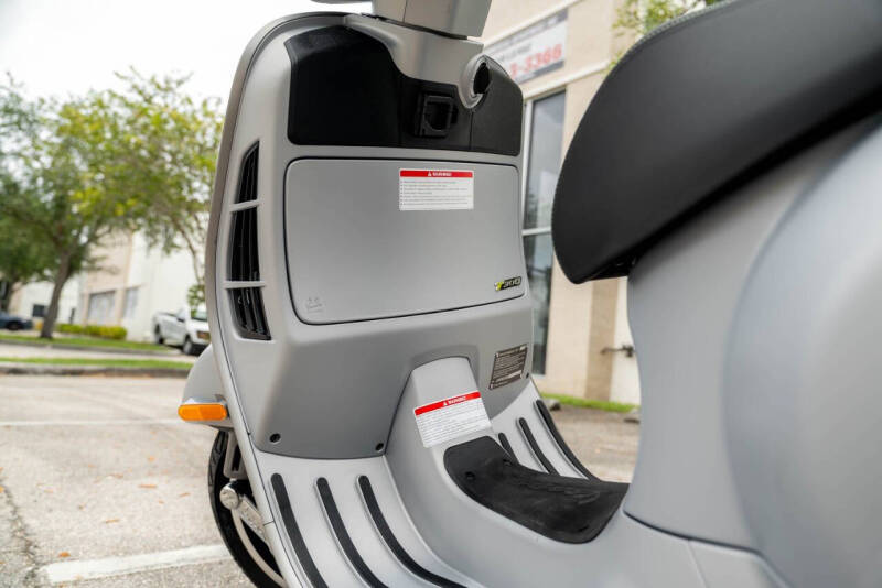 2023 Vespa 300