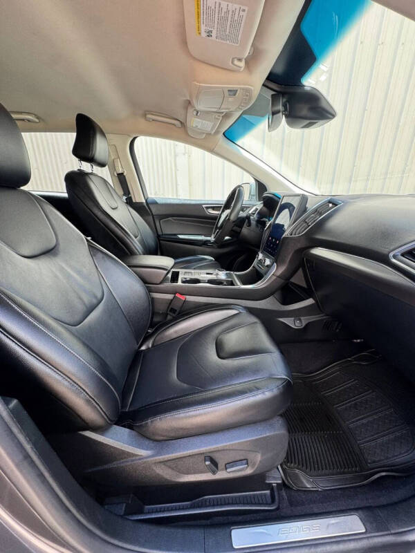 2022 Ford Edge Titanium