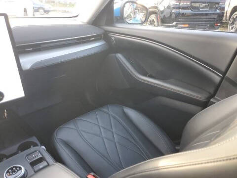 2022 Ford Mustang Mach-E Select