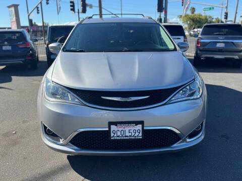2017 Chrysler Pacifica Touring-L