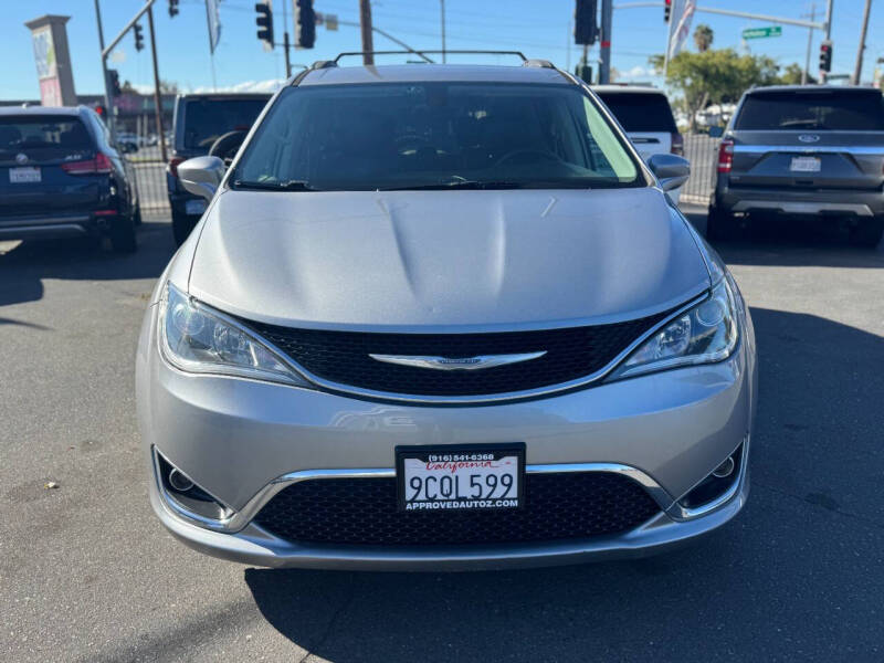 2017 Chrysler Pacifica Touring-L