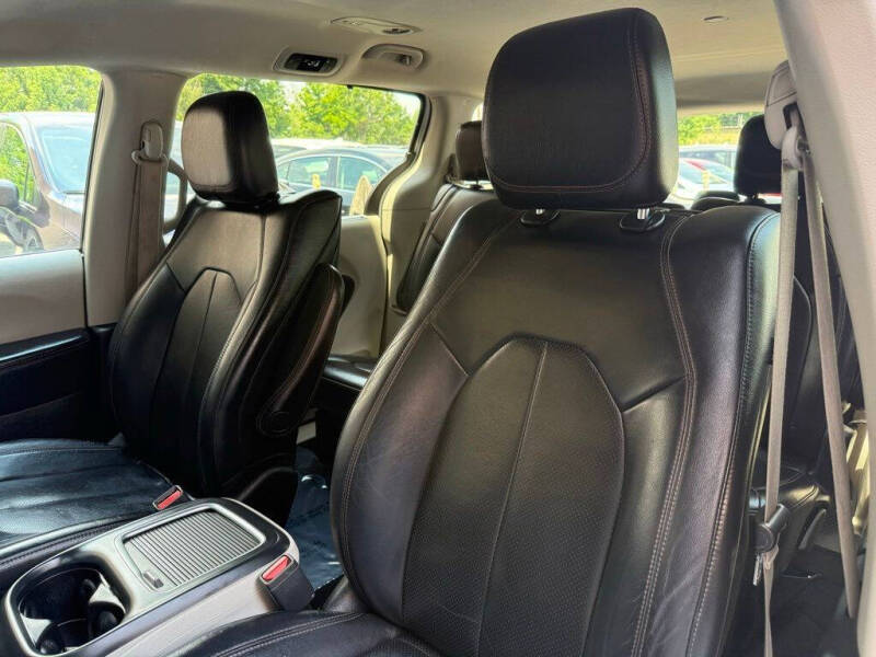 2017 Chrysler Pacifica Touring-L Plus