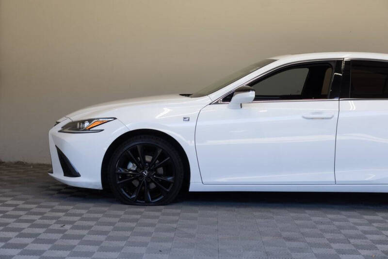 2022 Lexus ES 300h F SPORT