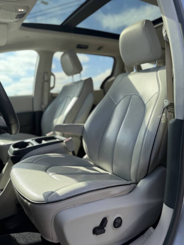 2017 Chrysler Pacifica Hybrid Platinum