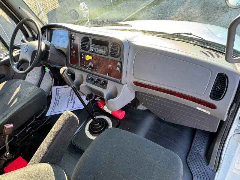 2017 Freightliner M2 106