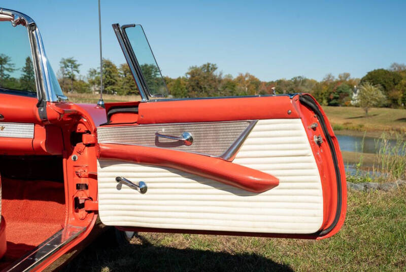 1956 Ford Thunderbird