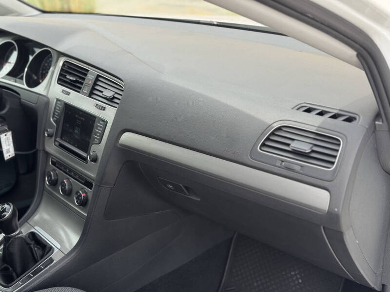 2016 Volkswagen Golf TSI S