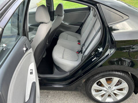 2012 Hyundai Accent GLS