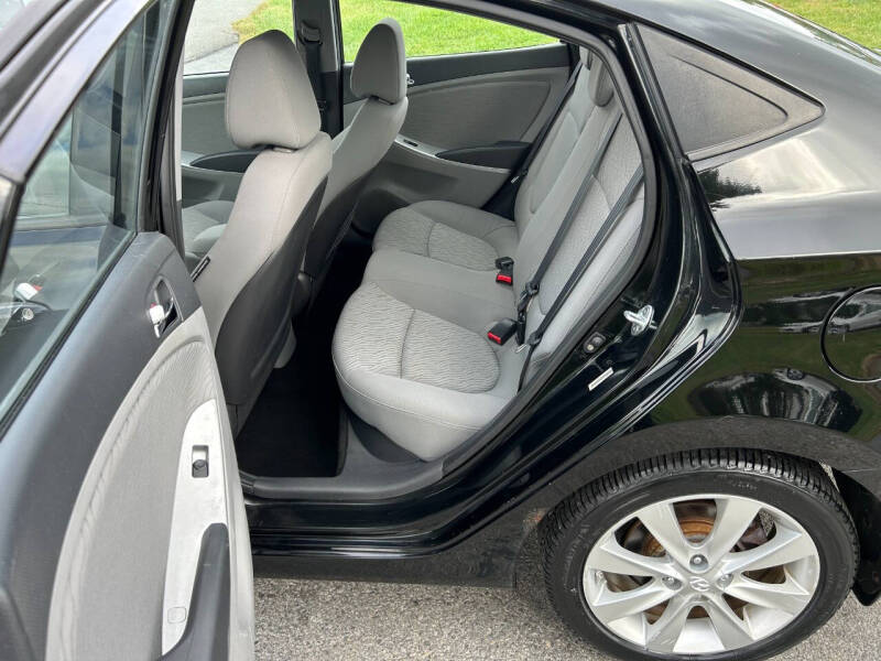 2012 Hyundai Accent GLS