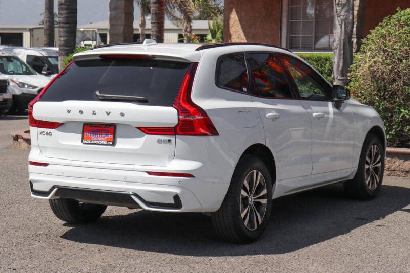 2024 Volvo XC60 B5 Core Dark Theme