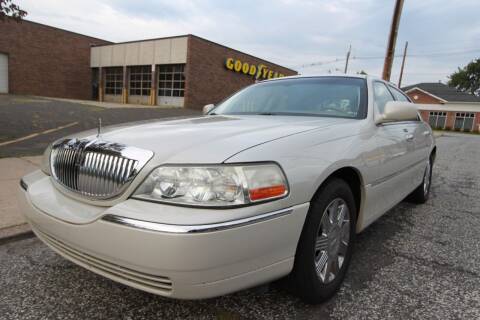 2004 Lincoln Town Car for sale at AA Discount Auto Sales in Bergenfield NJ