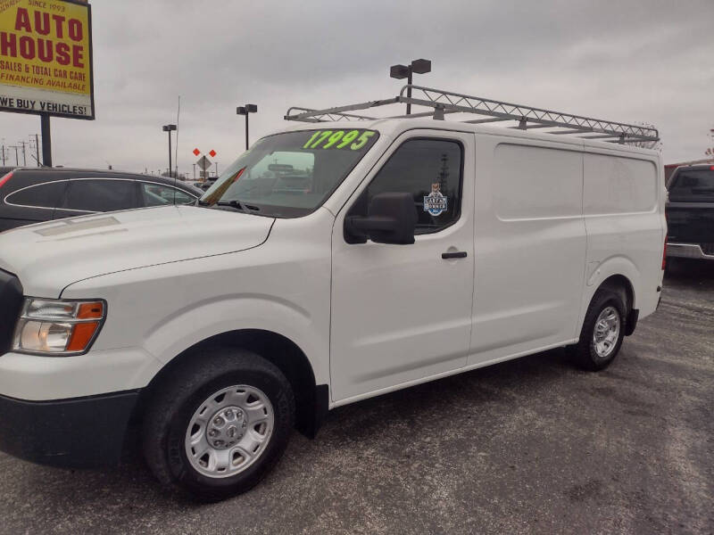 2019 Nissan NV Cargo SV photo 2