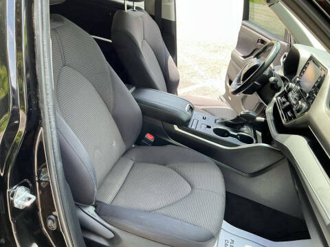 2022 Toyota Highlander LE