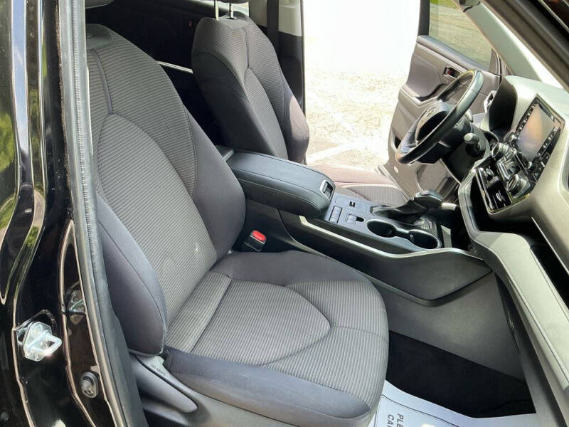 2022 Toyota Highlander LE