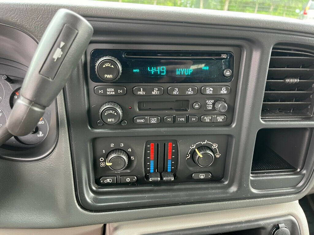2005 Chevrolet Suburban 23