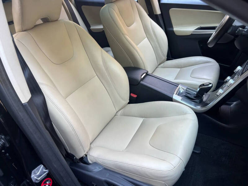 2016 Volvo XC60 T6 Drive-E