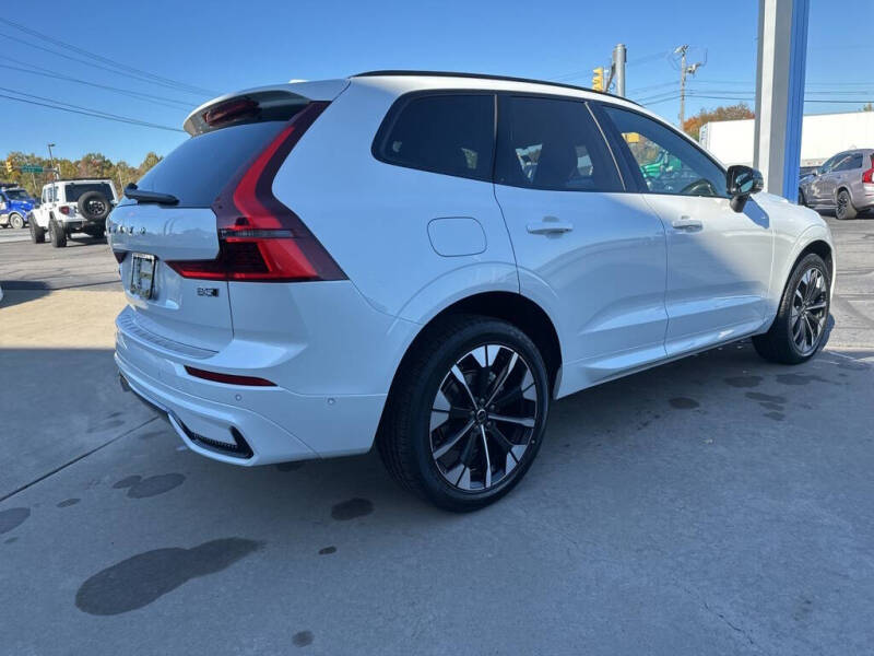 2026 Volvo XC60 B5 Plus