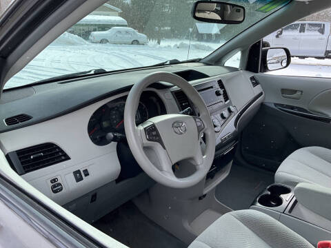 2011 Toyota Sienna LE 7-Passenger