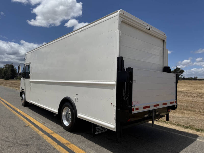 2014 Freightliner MT55 Chassis