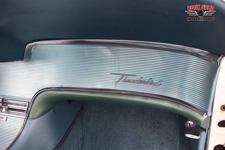 1962 Ford Thunderbird