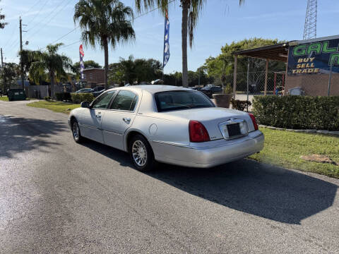 2002 Lincoln Town Car Signature