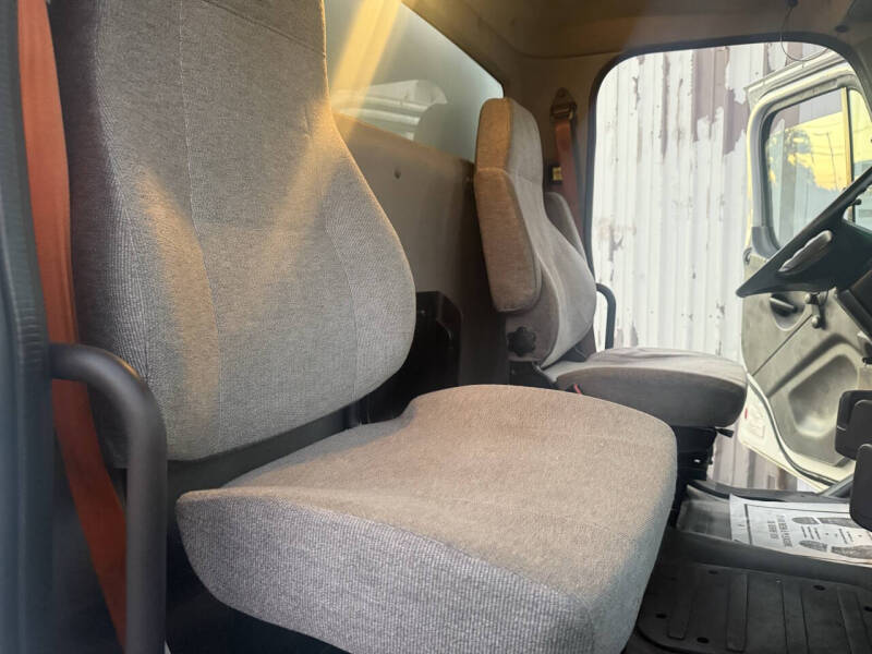 2018 Freightliner M2 106