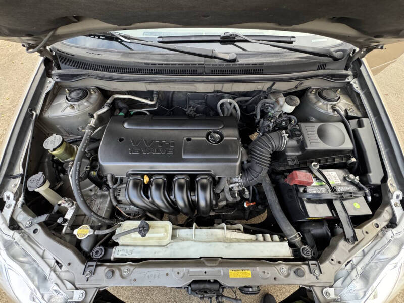 2005 Toyota Corolla LE