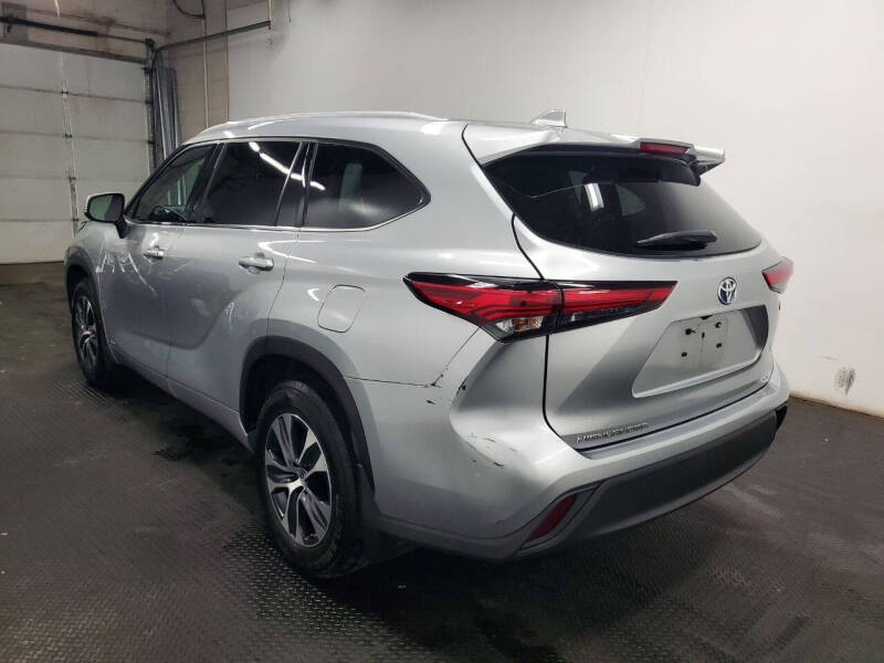 2022 Toyota Highlander XLE photo 5