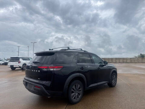 2022 Nissan Pathfinder SV