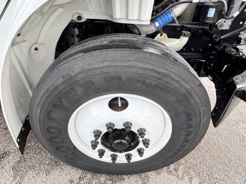 2018 Freightliner M2 106