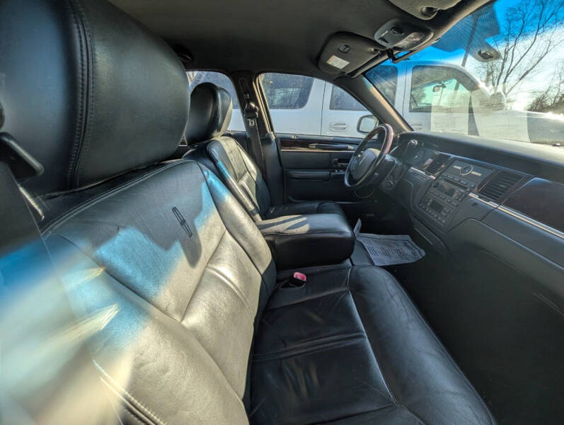 2011 Lincoln Town Car Signature Limited Fleet