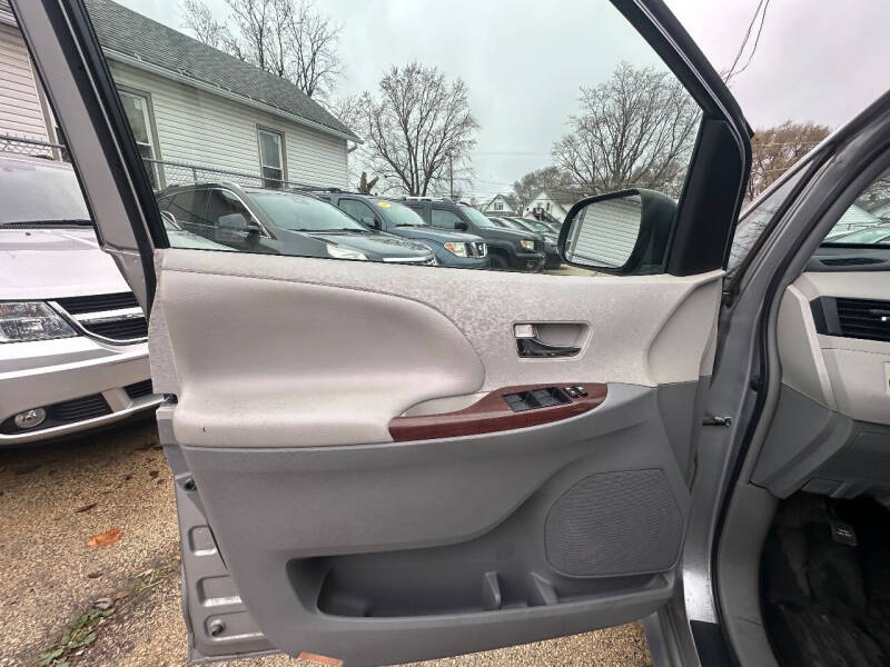 2012 Toyota Sienna XLE 8-Passenger