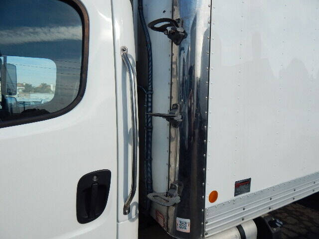 2017 Freightliner M2 106