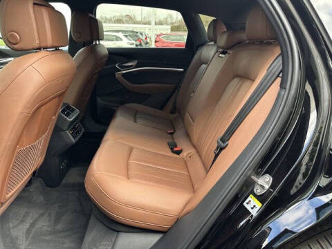 2022 Audi e-tron quattro Premium Plus