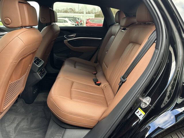 2022 Audi e-tron quattro Premium Plus