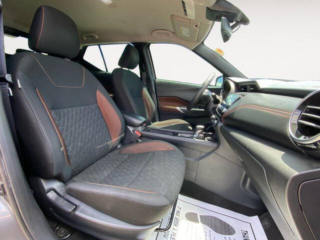 2021 Nissan Kicks SR