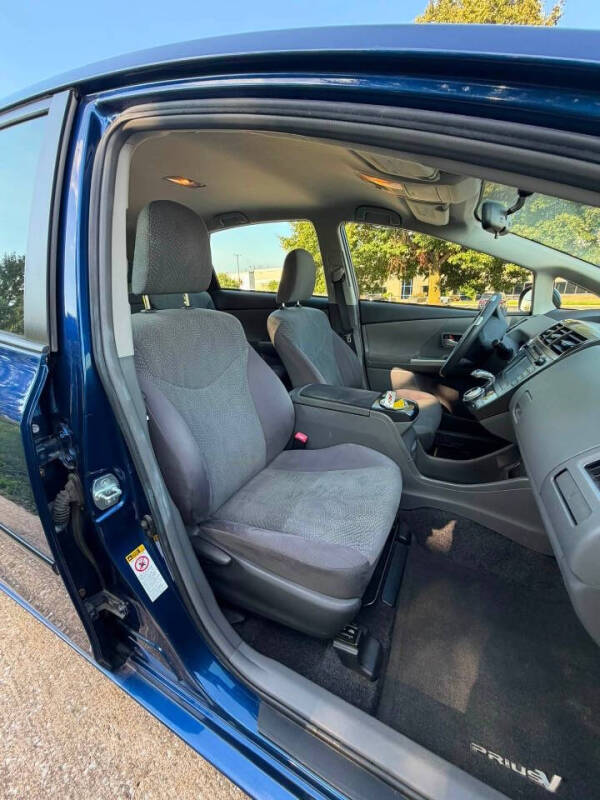 2012 Toyota Prius v Two