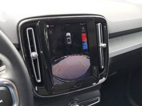 2026 Volvo XC40 B5 Core