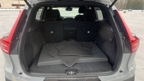 2025 Volvo XC40 B5 Plus Dark Theme