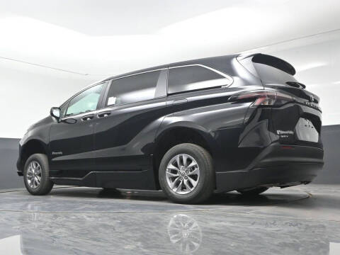 2026 Toyota Sienna LE 8-Passenger