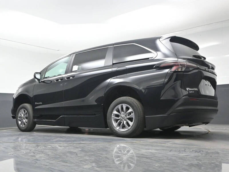 2026 Toyota Sienna LE 8-Passenger
