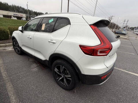 2025 Volvo XC40 B5 Core Bright Theme