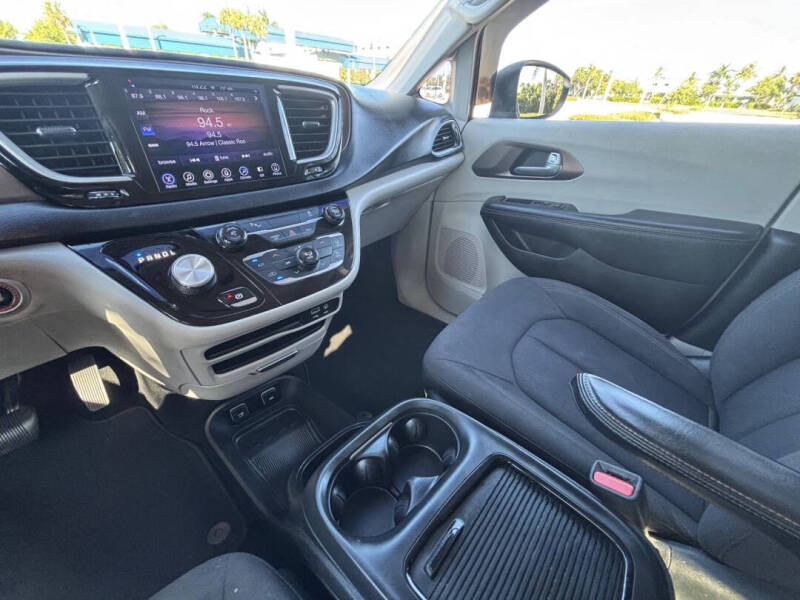 2017 Chrysler Pacifica Touring