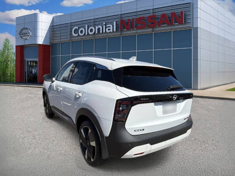 2025 Nissan Kicks SR