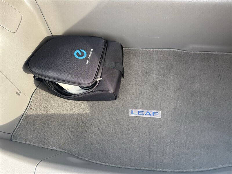 2011 Nissan LEAF SL