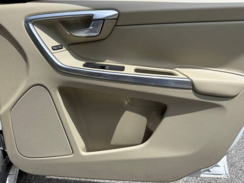 2016 Volvo XC60 T5 Drive-E Premier