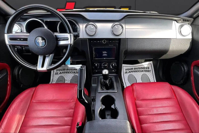 2005 Ford Mustang GT Deluxe